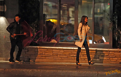 Selena-Gomez-and-Taylor-Lautner-taylena-6472659-500-317.jpg